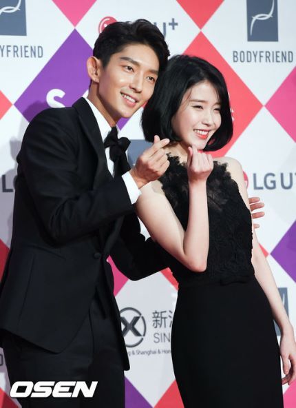 오늘자 연기대상 레드카펫 아이유 이준기 | 인스티즈