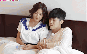 우결 안보는 사람이 보면 놀라는 스킨십이 제일 많았던 세커플.gif | 인스티즈