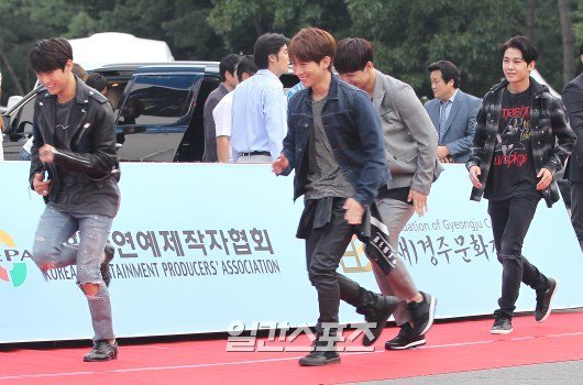 레드카펫이 그들만의 리그가 돼버린 아이돌 | 인스티즈