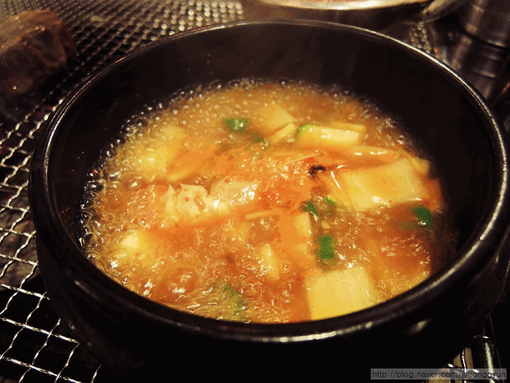 찌개에 밥 말아먹기 vs 찌개랑 밥 따로 먹기.jpg | 인스티즈