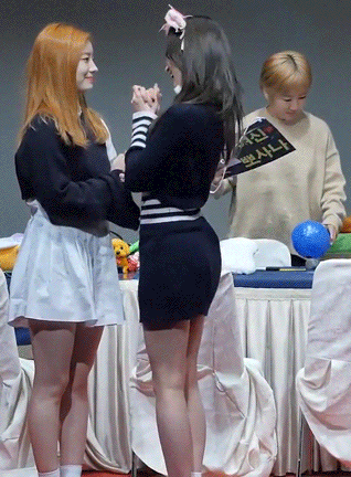 애교부리는 사나.gif | 인스티즈