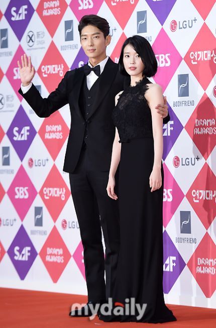 오늘자 연기대상 레드카펫 아이유 이준기 | 인스티즈