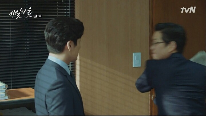 상사가 후배 덕질하는 드라마 | 인스티즈