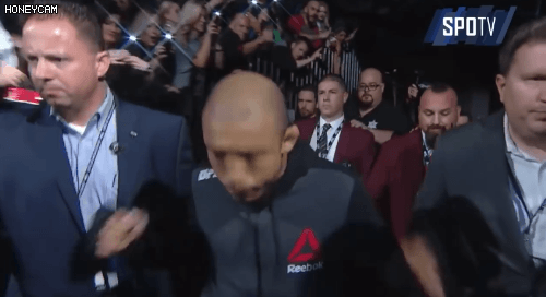 조제알도를 13초만에 KO시키는 코너 맥그리거 | 인스티즈