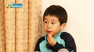 [아빠어디가] 민율이 귀여운 손.jpggif | 인스티즈