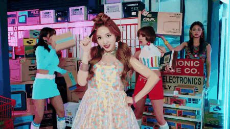 포카리 스웨트로 트둥이🌺꽃 9송이 개화시키는 나연이🐰 | 인스티즈