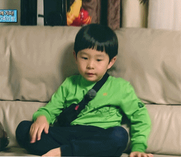 [아빠어디가] 민율이 귀여운 손.jpggif | 인스티즈