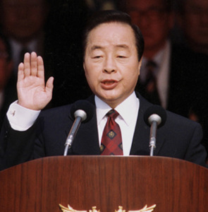 지금의 문재인대통령과 거이 맘먹는 인기를 누렸던 대통령 | 인스티즈