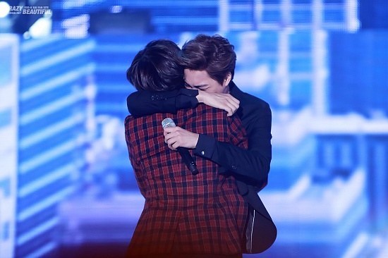 스압) 절친이 상 탄 거 눈물날만큼 좋아하는 연예인들 우정 모음.friendship | 인스티즈