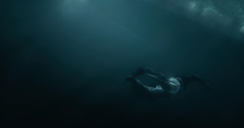 스페인에서 태어난 캐나다 작가가 일본 선박에 있던 인도인을 주인공으로 쓴 소설을 대만 출신 감독이 미국 자본을 받아 촬영한 영화 | 인스티즈