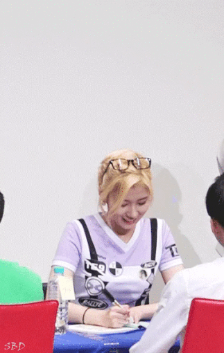 벌레보고 놀라는 사나 | 인스티즈