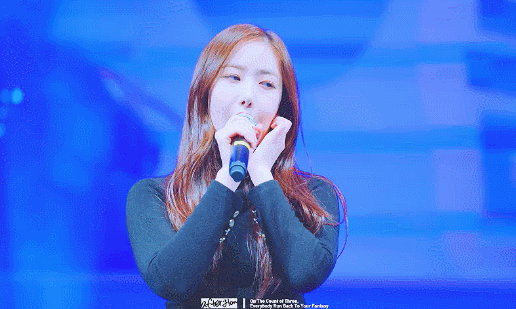 자꾸 들러붙는 벌레가 귀찮은 여자친구 신비 | 인스티즈