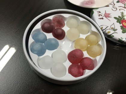 안에 술이 들어 있는 특이한 사탕.jpg | 인스티즈