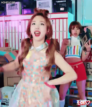 포카리 스웨트로 트둥이🌺꽃 9송이 개화시키는 나연이🐰 | 인스티즈