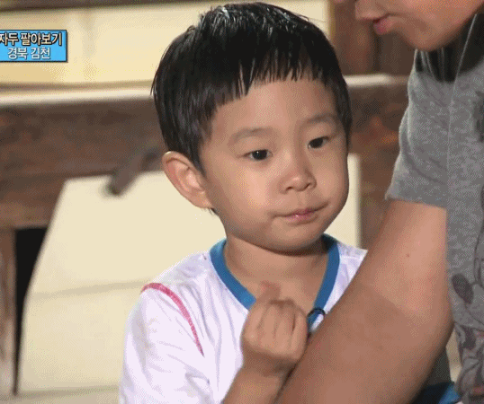 [아빠어디가] 민율이 귀여운 손.jpggif | 인스티즈