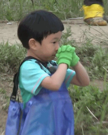 [아빠어디가] 민율이 귀여운 손.jpggif | 인스티즈