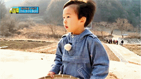 [아빠어디가] 동물이란 동물은 다 좋아하는 것 같은 민율이ㅋㅋ (아기♥동물=힐링) | 인스티즈