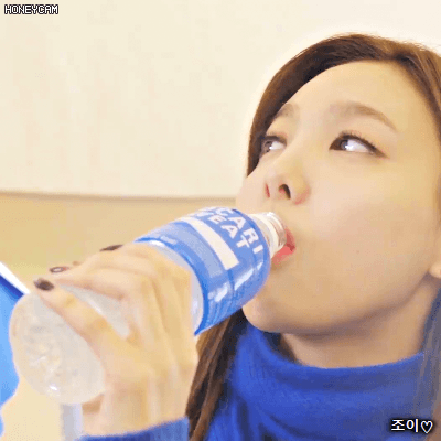 포카리 스웨트로 트둥이🌺꽃 9송이 개화시키는 나연이🐰 | 인스티즈