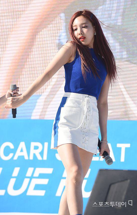 포카리 스웨트로 트둥이🌺꽃 9송이 개화시키는 나연이🐰 | 인스티즈