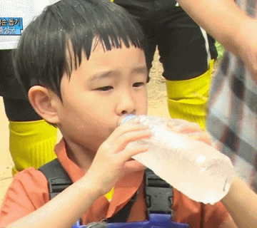 [아빠어디가] 민율이 귀여운 손.jpggif | 인스티즈