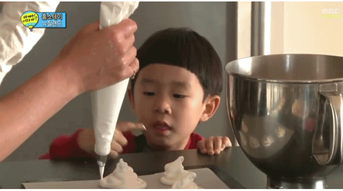 [아빠어디가] 민율이 귀여운 손.jpggif | 인스티즈