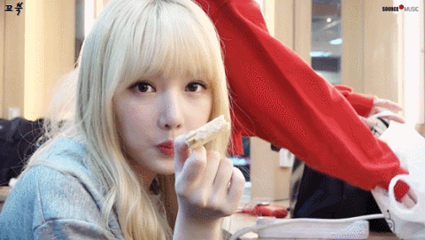 여자친구 예린이의 식량을 노리는 신비 | 인스티즈