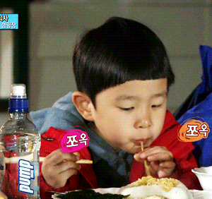 [아빠어디가] 민율이 귀여운 손.jpggif | 인스티즈