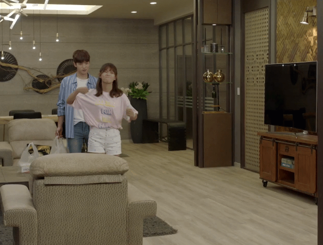 [학교2017] 짝사랑녀 보고싶어서 치킨 3번이나 시키는 돈많은 고딩.jpgif | 인스티즈