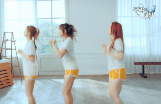 루다 섹시포즈 이제는 우주소녀 공식포즈로 | 인스티즈