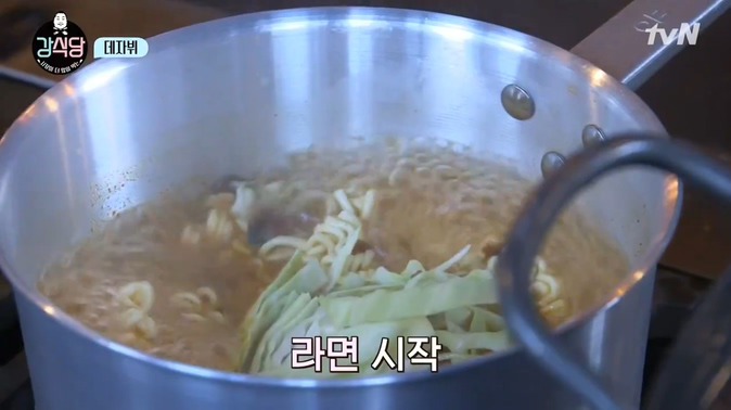 강식당 신메뉴 - 제주많은 돼지라면 .jpg | 인스티즈