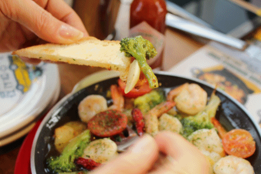 새우더쿠! 스페인 요리! 감바스 gifjpg | 인스티즈