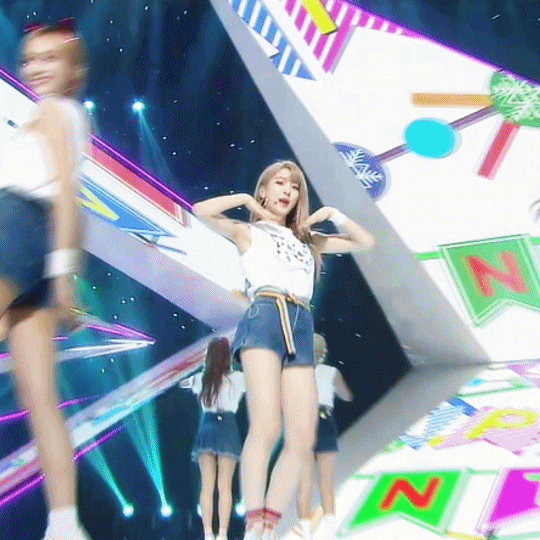 루다 섹시포즈 이제는 우주소녀 공식포즈로 | 인스티즈