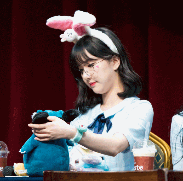 인형과 짜냥이.gif | 인스티즈