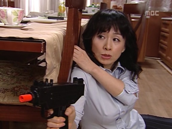 [거침없이하이킥] 장난감으로 싸우는 박해미랑 민용이 ㅋㅋㅋㅋㅋㅋ.jpg | 인스티즈