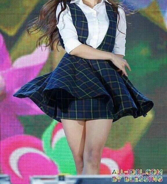 속바지 노출이 심각한 女 아이돌 (feat. 갓세븐) | 인스티즈