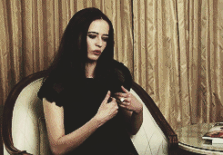 [에바그린] 마녀나 고스 이런 어두운쪽 분위기가 잘 어울리는 배우(넘나 몸매주의) | 인스티즈