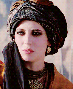 [에바그린] 마녀나 고스 이런 어두운쪽 분위기가 잘 어울리는 배우(넘나 몸매주의) | 인스티즈