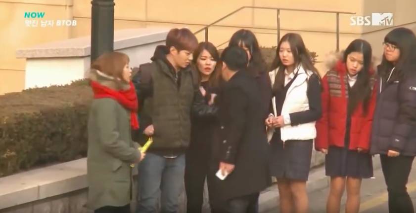 데이트 폭력 상황에 대처하는 남자 아이돌 | 인스티즈