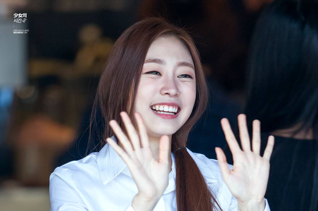 동네 카페에서 흔하게 볼 수 있는 알바녀.jpg | 인스티즈