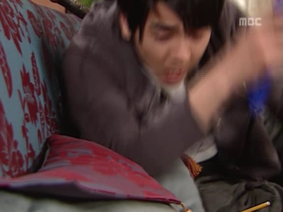 [거침없이하이킥] 장난감으로 싸우는 박해미랑 민용이 ㅋㅋㅋㅋㅋㅋ.jpg | 인스티즈