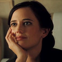 [에바그린] 마녀나 고스 이런 어두운쪽 분위기가 잘 어울리는 배우(넘나 몸매주의) | 인스티즈