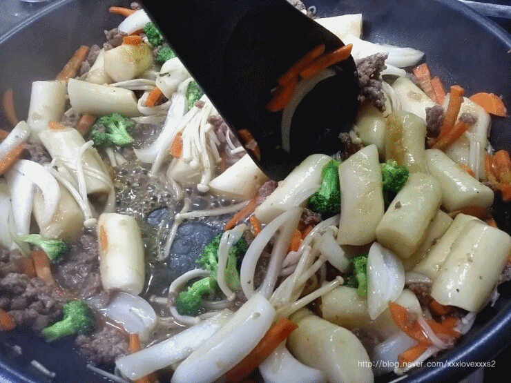 한국 스타일! 달콤짭쪼름 궁중떡볶이 gifjpg | 인스티즈