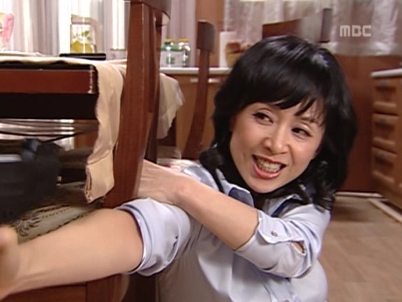 [거침없이하이킥] 장난감으로 싸우는 박해미랑 민용이 ㅋㅋㅋㅋㅋㅋ.jpg | 인스티즈