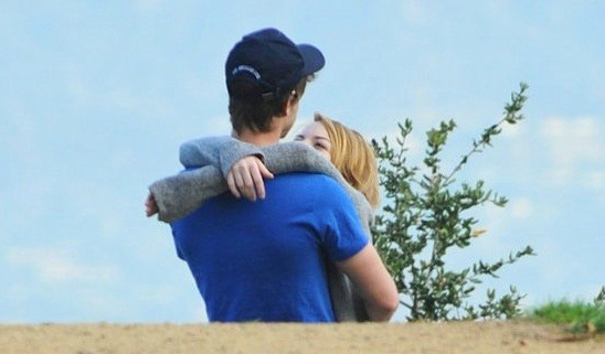 매번 사진 찍힐때마다 키스 사진 있는 커플 (부들주의) | 인스티즈