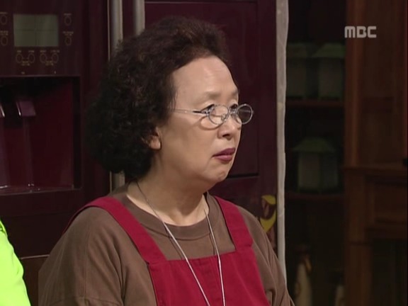 [거침없이하이킥] 가사도우미한테 미안해서 일을 못시키는 문희ㅠㅠ.jpg | 인스티즈