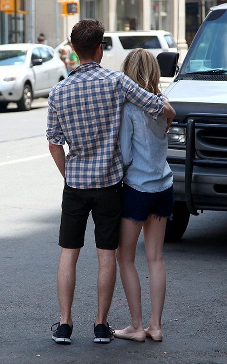 매번 사진 찍힐때마다 키스 사진 있는 커플 (부들주의) | 인스티즈