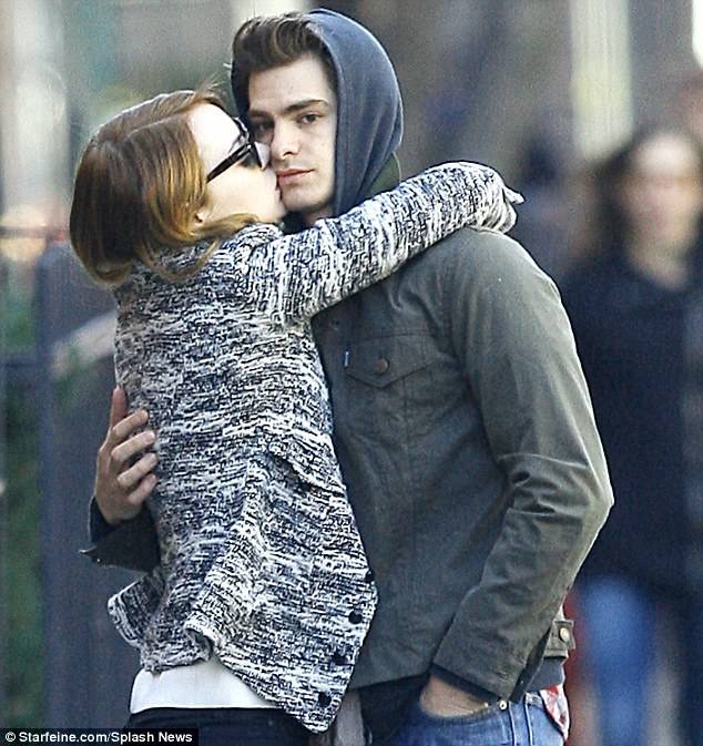 매번 사진 찍힐때마다 키스 사진 있는 커플 (부들주의) | 인스티즈