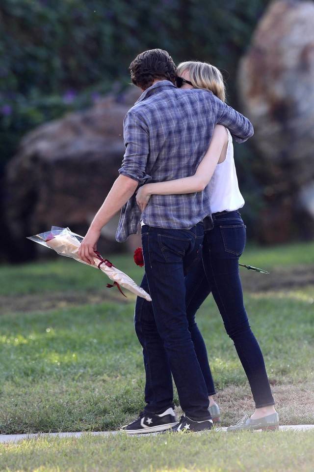 매번 사진 찍힐때마다 키스 사진 있는 커플 (부들주의) | 인스티즈