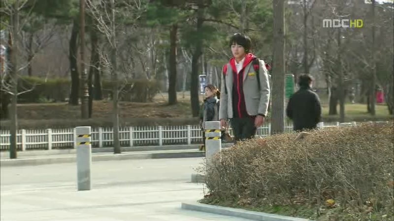 [지붕킥] 캠퍼스 데이트 하는 준혁과 세경 | 인스티즈