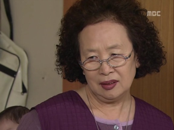 [거침없이하이킥] 가사도우미한테 미안해서 일을 못시키는 문희ㅠㅠ.jpg | 인스티즈